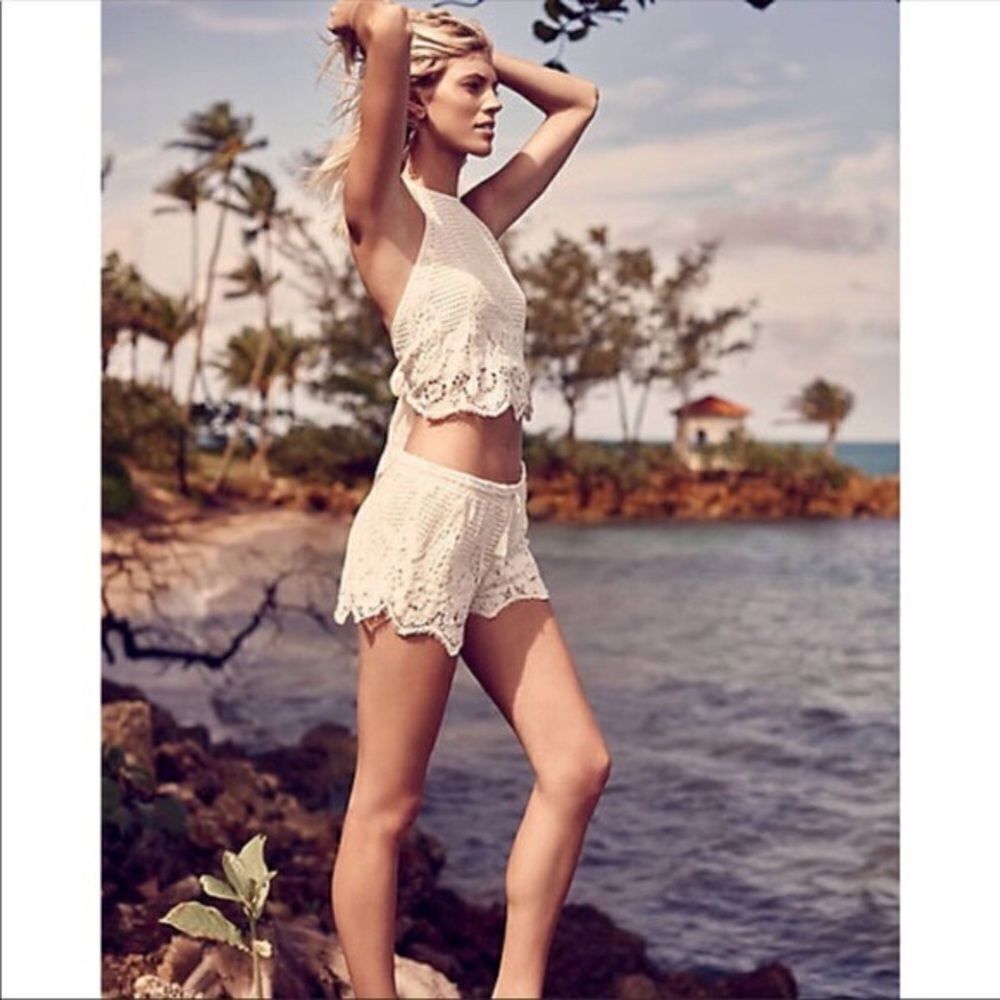 ✨
Women's Ivory Crocheted Tassel Shorts✨